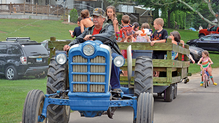 Wagon Ride at Riverdale Farm Campsites